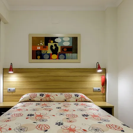 H-a Trebol فندق مالقة